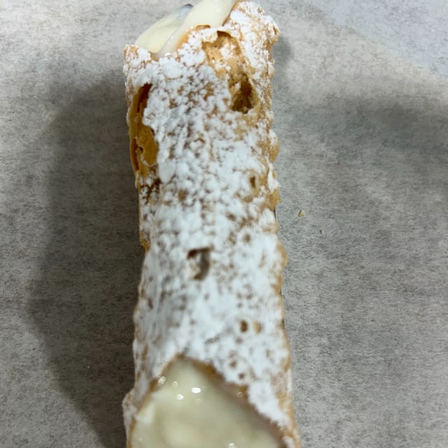 Cannoli.
